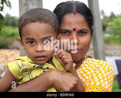 Portrait of a mother and child in the backwaters of Kerala, India Stock ...