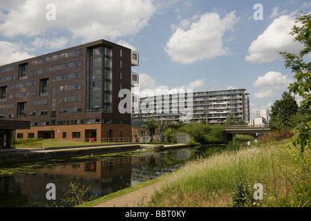 “Queen Mary College” “University of London” “Mile End Campus” “Student Village” QMC 'Mile End Park' 'Regent's Canal' 'Mile End' Stock Photo