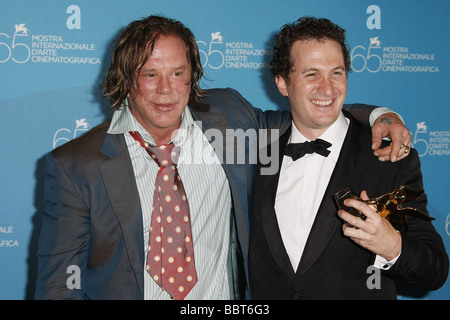 MICKEY ROURKE DARREN ARONOFSKY AWARDS PHOTOCALL. 65TH VENICE FILM FESTIVAL LIDO VENICE ITALY 06 September 2008 Stock Photo