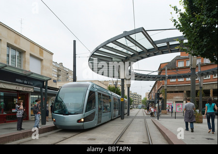 Valenciennes moderne Straßenbahn Valenciennes modern Tramway Stock Photo