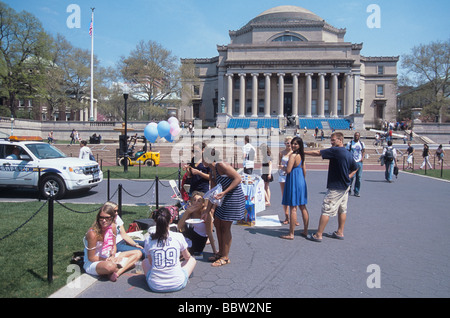 New York City Columbia University Students on the Campus Low Memorial Library NYC USA Stock Photo