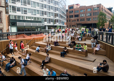 Visitors flock to the new High Line Park in the New York neighborhood of Chelsea Stock Photo