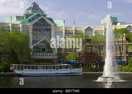 CambridgeSide Galleria shopping center in Cambridge, Massachusetts USA Stock Photo