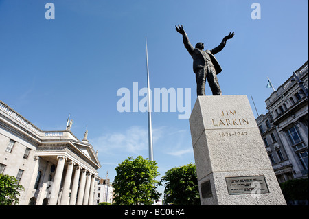 Jim Larkin statue on O Connell Street by sculpture Oisín Kelly Dublin Republic of Ireland Stock Photo
