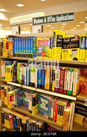 computer books on shelves, Barnes and Noble, USA Stock Photo - Alamy