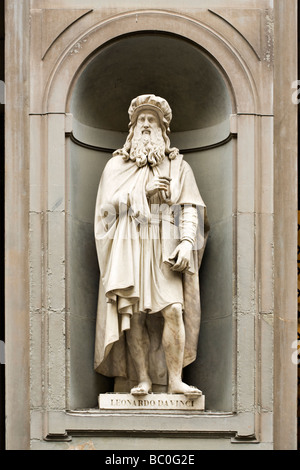 statue of Leonardo Da Vinci in the patio of the Uffizi gallery, Florence, Italy Stock Photo