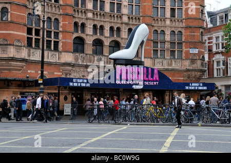 Outside 'Priscilla Queen of the Desert' the musical at the Palace Theatre London Stock Photo