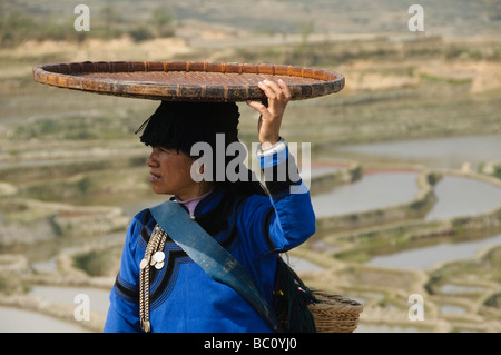 Hani Akha woman with her rice sifting basket in Yuanyang China Stock Photo