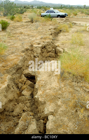 earthquake fault landers california 1992 richter 7.3 temblor crack earth seismic Stock Photo