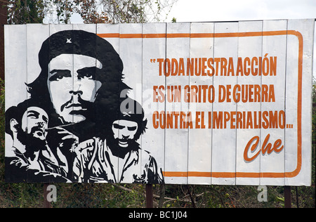 Cuban billboard with quote from Che Guevara. TONO BUESTRA ACCION ES UN GRITO DE GUERRA CONTRA EL IMPERIALISMO. CHE. CUBA Stock Photo