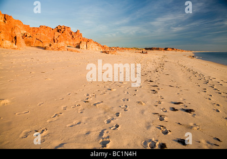 Coastline and cliffs at Cape Leveque on the Dampier Peninsula north of Broome Stock Photo