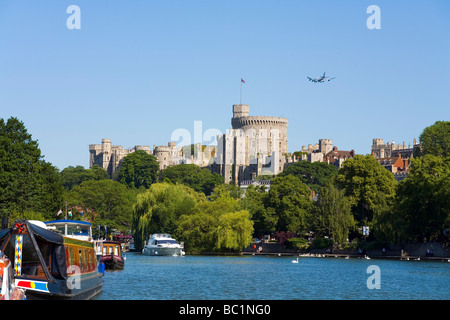 Windsor Castle England with BA jet on Landing path to Heathrow. ( clck below thumb to see 14 other nice shots without aircraft!) Stock Photo