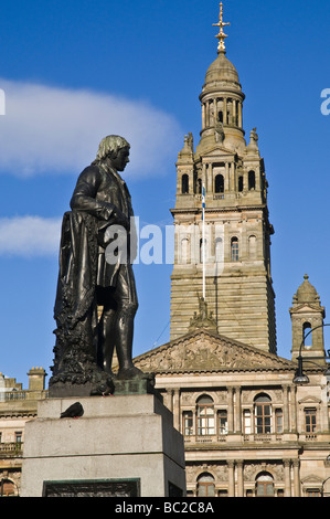 dh City Chambers GEORGE SQUARE GLASGOW Robert robbie Burns statue in George Square and City Chambers scotland Stock Photo