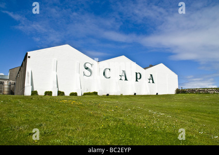 dh  SCAPA BAY ORKNEY Scapa Distillery sign on wall Stock Photo