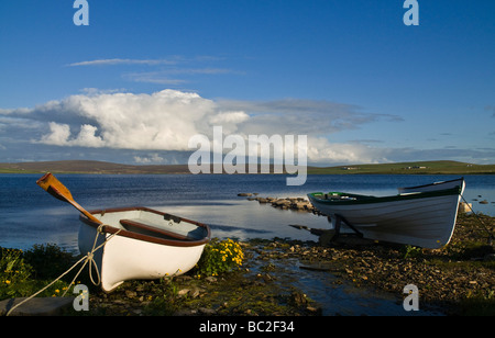 dh Loch of Swannay EVIE ORKNEY Fishing boats ashore by lochside rowing boat Stock Photo
