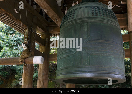 The largest bronze bell in Japan is this one at Chion-in Temple in the Higashiyama district of Kyoto Stock Photo