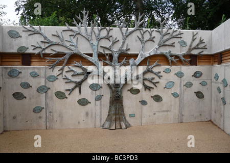 A tree-like sculpture on the Rhizotron beneath the Xstrata treetop walkway, Royal Botanic Gardens, Kew, England. Stock Photo