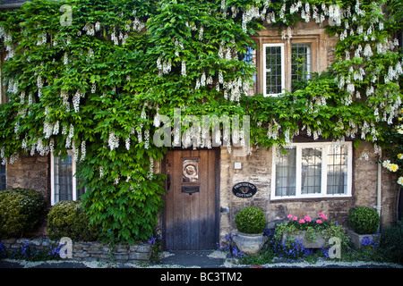 Cottage High Street Burford Oxfordshire in the Cotswolds Stock Photo