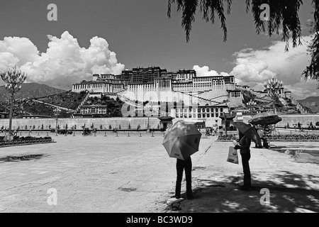 friendship highway lhasa daily life potala Stock Photo