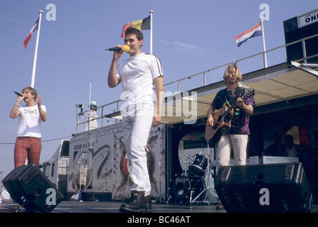 BBC Radio 1 one Roadshow. Plymouth Hoe August 1995 let loose. Richie Wermerling - tartan trousers Lee Murray - white trousers Stock Photo