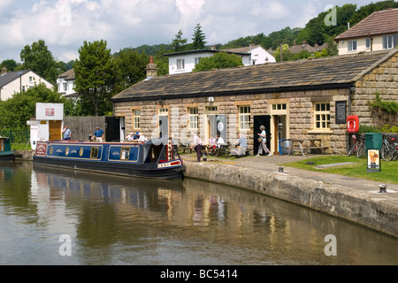 A popular café at 5 rise locks on the Leeds and Liverpool canal at Bingley West Yorkshire Stock Photo