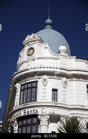 Detail of upper storeys of the Mercantil Santa Cruz bank building, Calle Mercado, La Paz, Bolivia Stock Photo