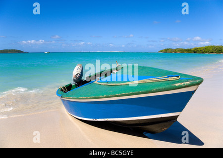 Grenada, Carriacou, Paradise Beach at L'Esterre, Mtorboat on Caribbean beach Stock Photo