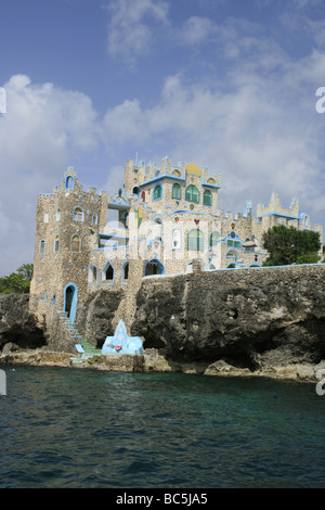 The Blue Cave Castle hotel perched on the cliffs of Negril, Jamaica Stock Photo