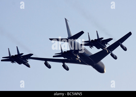 3 Israeli Air force F15 Fighter jets being refueled by a Boeing 707 in flight Stock Photo