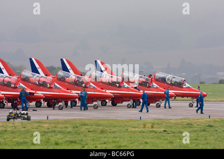RAF Red Arrows ground crew preparing aircraft for flight Stock Photo