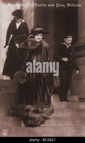 Cecilie, 20.9.1886 - 6.5.1954, German Crown Princess 6.6.1905 - 9.11.1918, with her son Prince William, picture postcard, Berliner Illustrierte Gesellschaft, circa 1912,  , Stock Photo