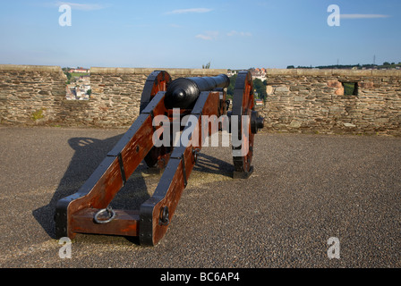 cannon on church bastion facing out on the 17th century almost complete fortified city walls the walled city of derry Stock Photo
