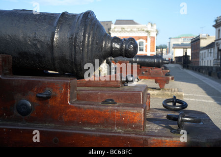 cannons on the north east wall of 17th century almost complete fortified city walls surrounding the walled city of derry Stock Photo
