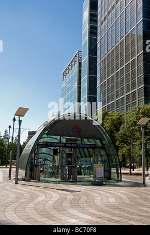 Canary Wharf tube underground station, Dockland London England UK Stock Photo