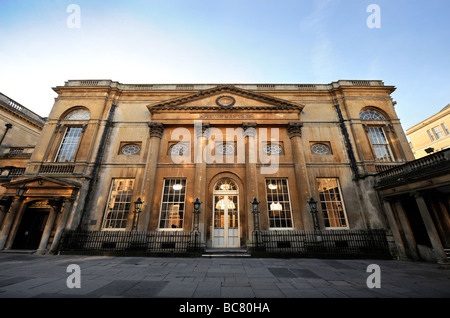 GENERAL VIEW OF THE EXTERIOR OF THE ROMAN BATHS PUMP ROOMS RESTAURANT IN BATH Stock Photo