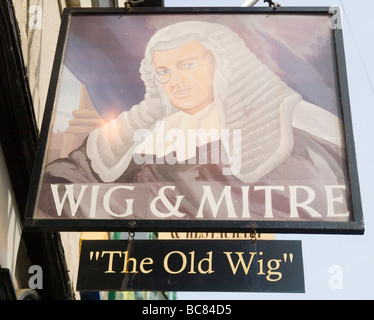 The Wig & Mitre pub and restaurant in the historic quarter of Lincoln City Centre, Lincolnshire England UK Stock Photo