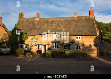 The Bell Public House in the pretty Village of Odell Bedfordshire UK Stock Photo