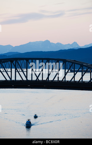 The view of Burrard Bridge over False Creek (Vancouver, British ...