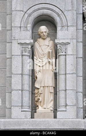 Statues around the facade of Sainte-Anne-de-Beaupré shrine, Quebec, Canada Stock Photo