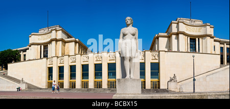 France, Paris, Jardins du Trocadero and Palais Chaillot Stock Photo