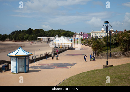 People on promenade Barry island beach Wales UK Stock Photo