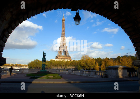 France, Paris, the Eiffel Tower seen from Bir Hakeim Bridge Stock Photo