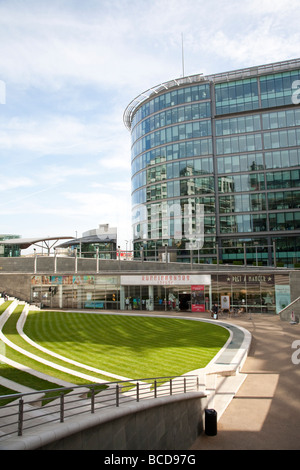 The impressive Sheldon Square development in the Paddington Basin has regenerated the area between Little Venice and the Westway Stock Photo