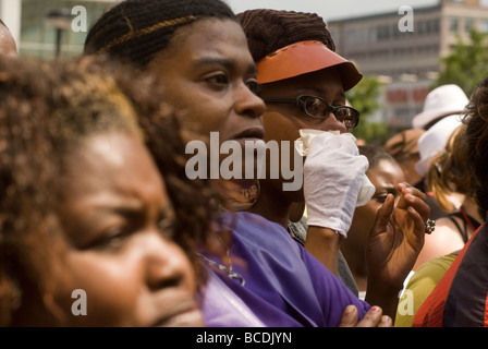 Michael Jackson fans bid farewell to the King of Pop in the Harlem neighborhood of New York Stock Photo