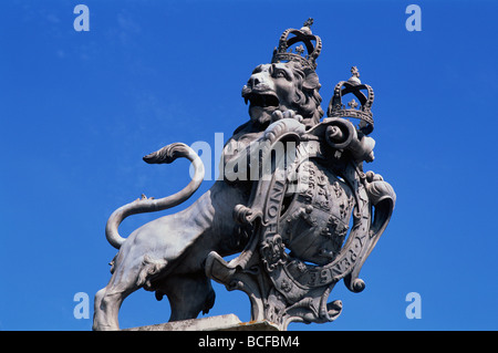 England, London, Hampton Court Palace, Lion Rampant Statue Stock Photo