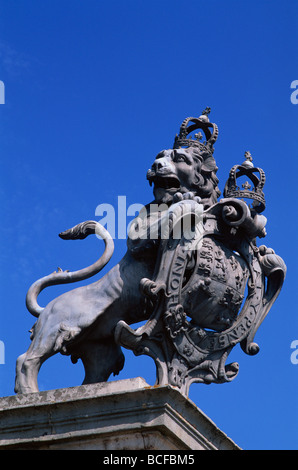 England, London, Hampton Court Palace, Lion Rampant Statue Stock Photo