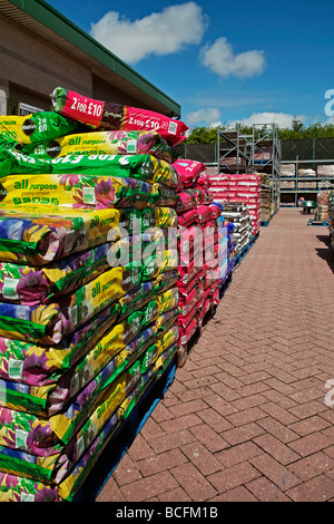 pallets of grow bags and fertilizer in a garden centre, england, uk Stock Photo