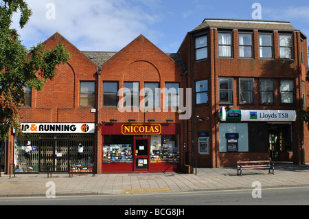 Shops and bank in London Road, Headington, Oxford, Oxfordshire, England, UK Stock Photo