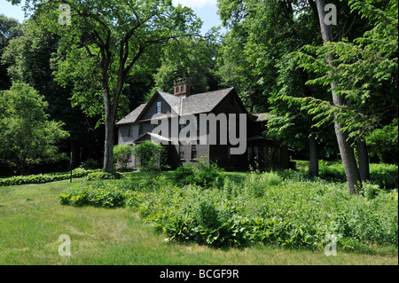 Orchard House, the childhood home of author Louisa May Alcott and the Stock Photo: 24963772 - Alamy