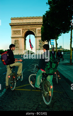 Paris France, Avenue Champs Elysees, French Teenagers on Bicycles Visiting 'Arc de Triomphe' bicycling Place Etoile Stock Photo